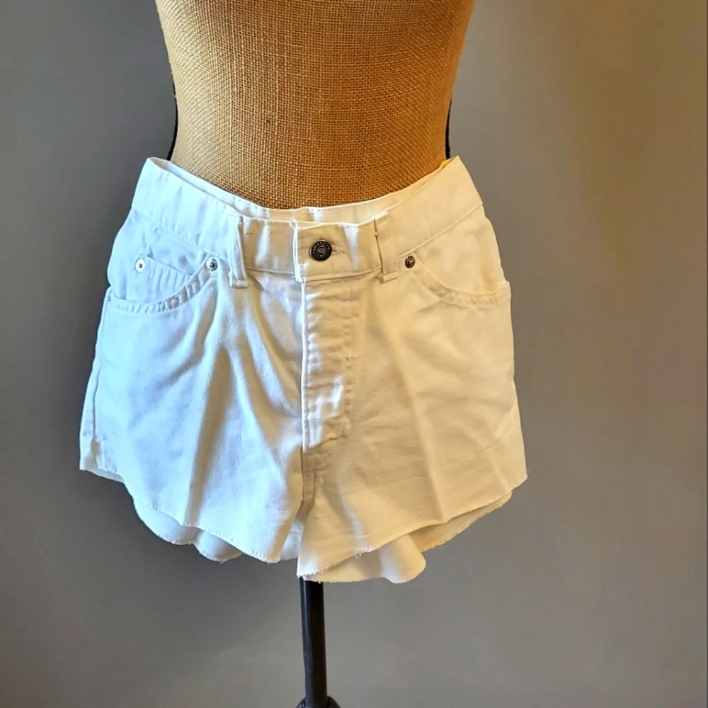 Levis Barnstormer 1970s White Canvas Denim Hot Shorts Size Small - Picture 1 of 10